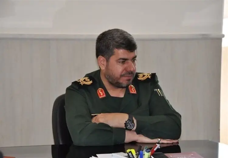  رسانه‌ها و سلبریتی‌ها تیتر پشت تیتر می گویند که پایین کشور را فروختند به چین، بالای کشور را فروختند به روسیه، اما در مرزبانی وقتی جوانان ما را پرپر می‌کنند، لالمانی می‌گیرند