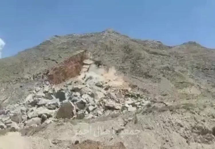  لحظه ریزش مجدد معدن شازند

