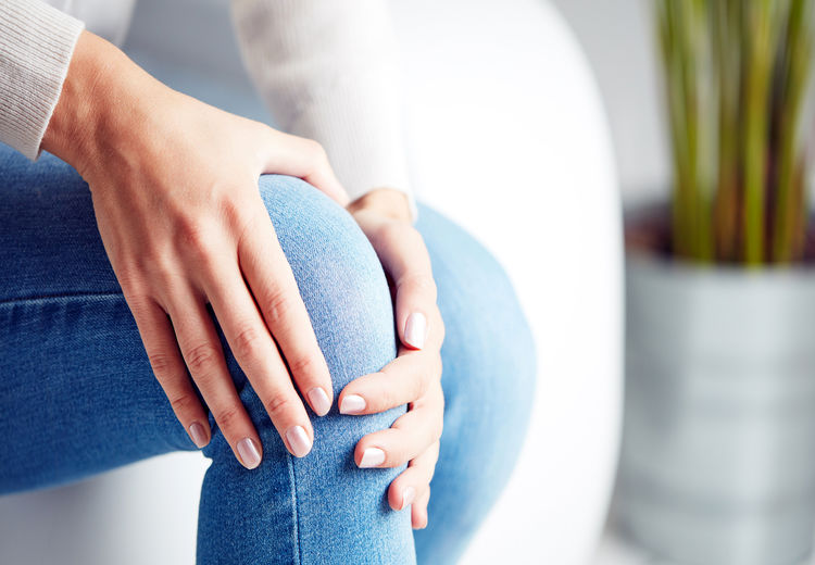 علت اصلی زانو درد زنان کشف شد