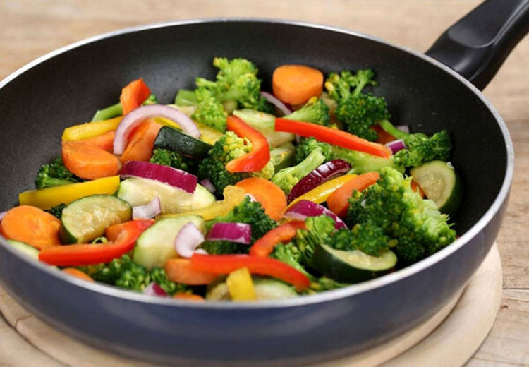 سبزیجات پخته برای ما مفیدتر است یا خام؟
 