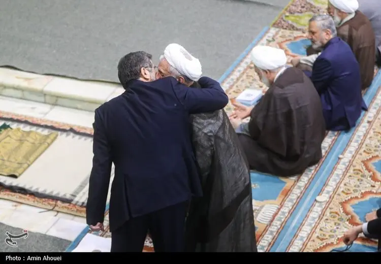 بوسه وزیر رییسی بر صورت کاظم صدیقی