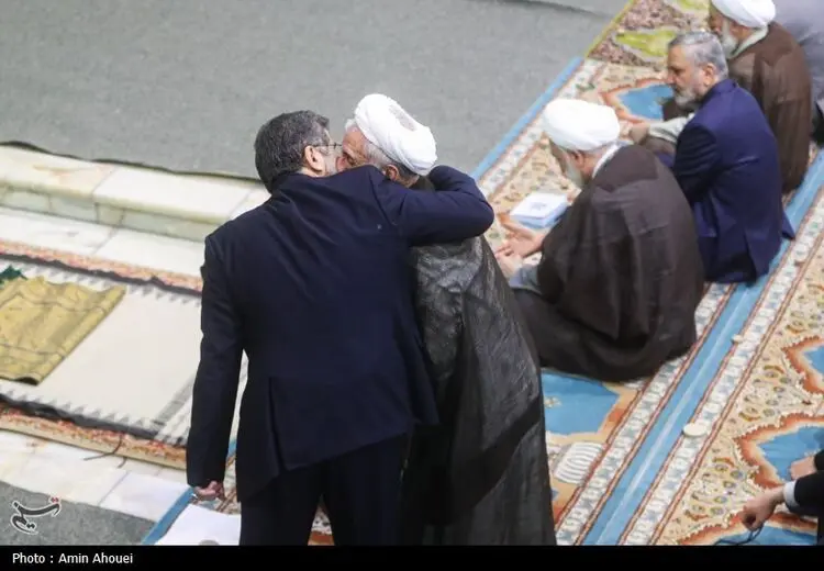 بوسه وزیر رییسی بر صورت کاظم صدیقی