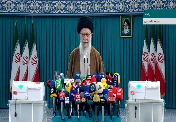 رهبر انقلاب موقع اتداختن رای خود در صندوق چه گفتند؟
