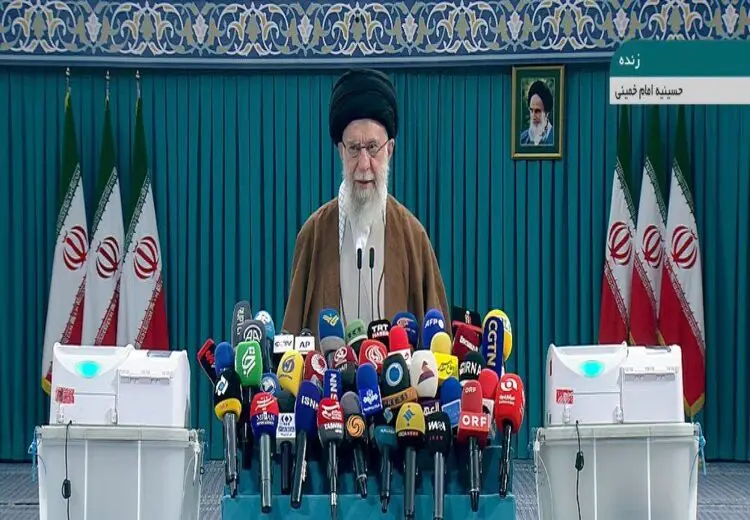 رهبر انقلاب موقع اتداختن رای خود در صندوق چه گفتند؟