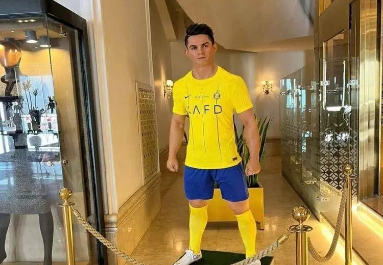  نصب مجسمه رونالدو در هتل محل اقامتش در تهران!