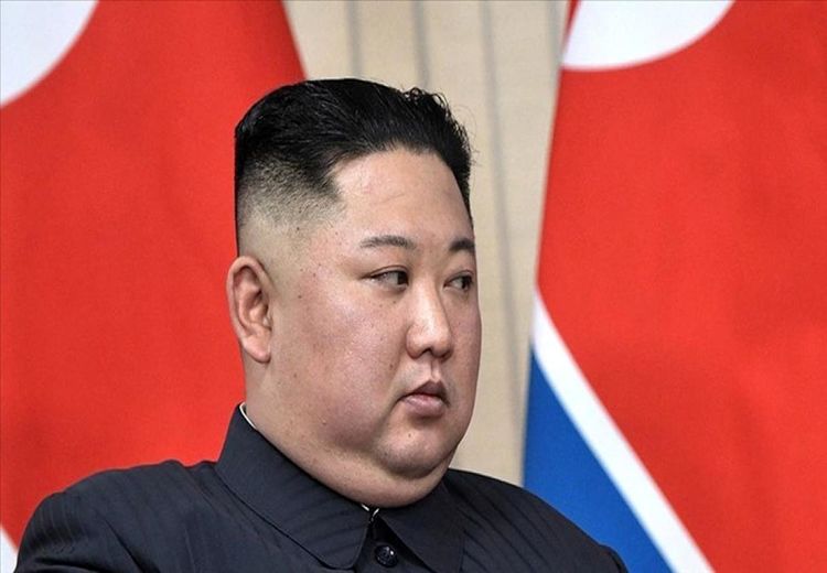 رهبر کره شمالی بالاخره زانو زد+ عکس