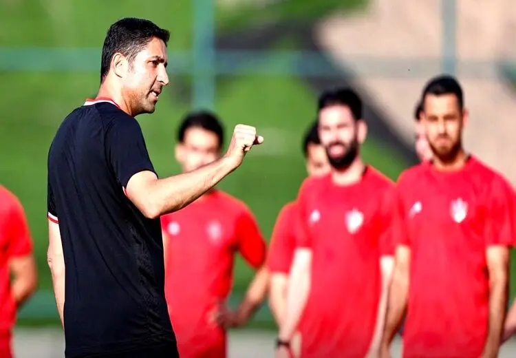 مهاجم سابق پرسپولیس: هاشمیان برای موفقیت باید متانت را کنار بگذارد