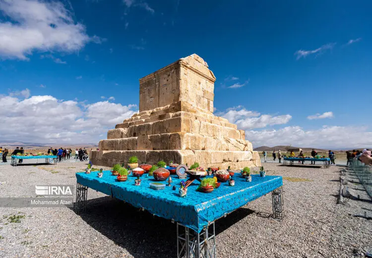 هفت سین در مقبره کوروش