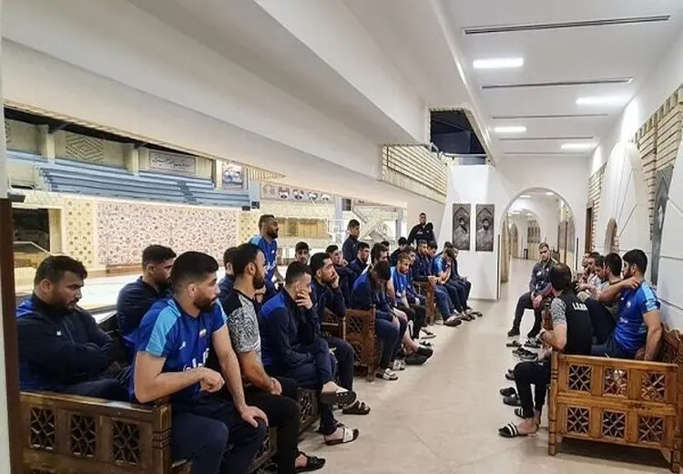 دبیر در جمع فرنگی‌کاران: با شهامت روی تشک بروید و آبروداری کنید