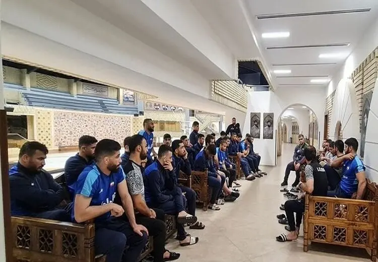 دبیر در جمع فرنگی‌کاران: با شهامت روی تشک بروید و آبروداری کنید