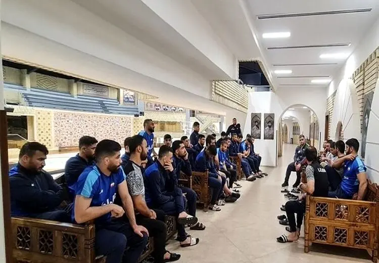 دبیر در جمع فرنگی‌کاران: با شهامت روی تشک بروید و آبروداری کنید