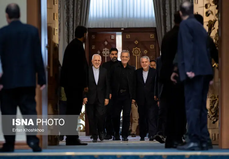  پاسخ ظریف به انتقادها از پذیرش مسئولیت در دولت پزشکیان
