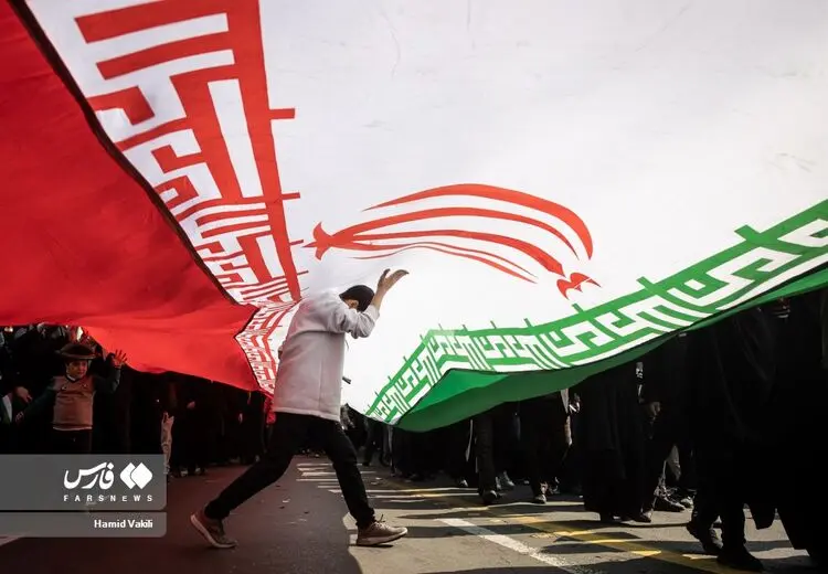 حضور شخصیت‌های مختلف در راهپیمایی ۲۲ بهمن در تهران