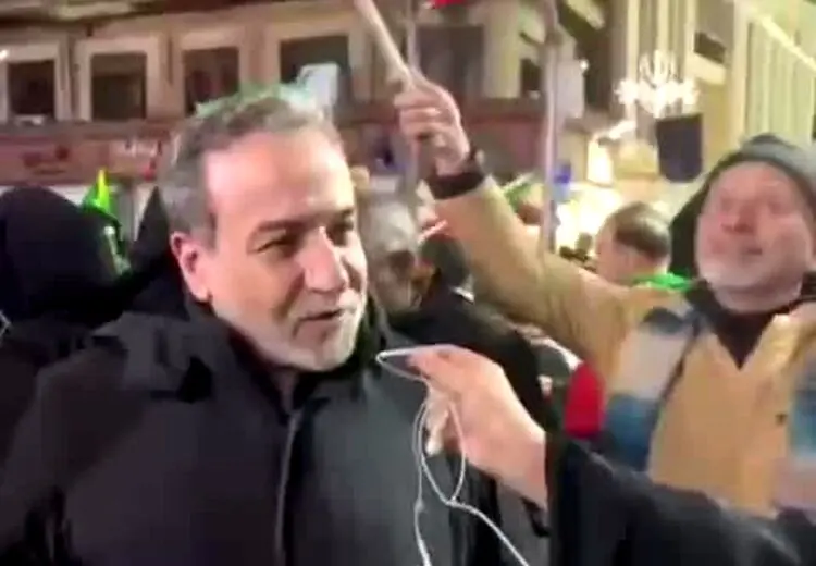 عراقچی در تجمع شبانهٔ مردم تهران: آمده‌ام روحیه بگیرم