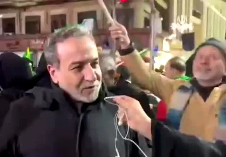 عراقچی در تجمع شبانهٔ مردم تهران: آمده‌ام روحیه بگیرم