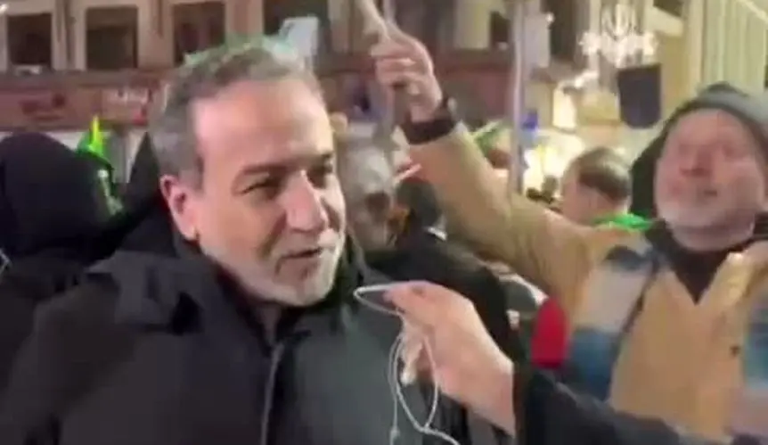 عراقچی در تجمع شبانهٔ مردم تهران: آمده‌ام روحیه بگیرم