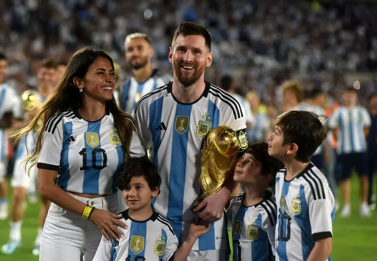 مسی: خانواده همه‌چیزِ من است؛‌ وقتی در دو دنیای کاملاً متفاوت زندگی می‌کردم، آن‌ها همواره کنارم بودند