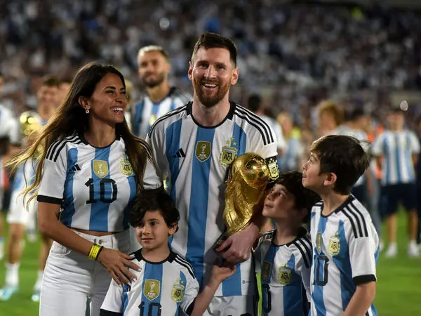 مسی: خانواده همه‌چیزِ من است؛‌ وقتی در دو دنیای کاملاً متفاوت زندگی می‌کردم، آن‌ها همواره کنارم بودند