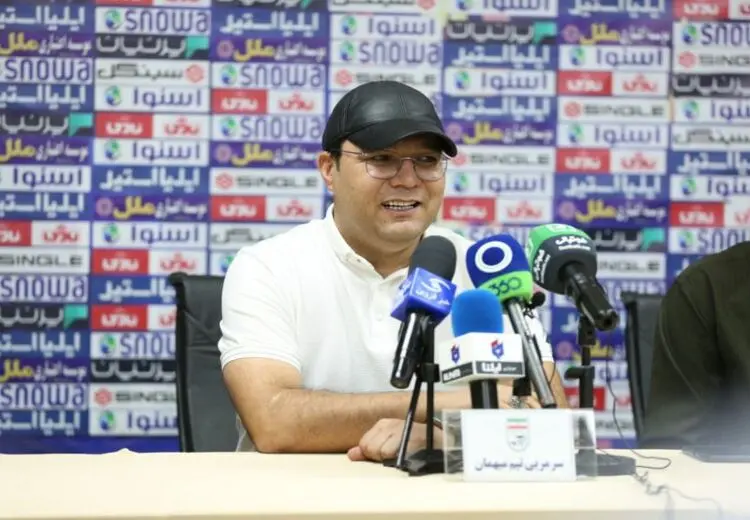 سرمربی ذوب آهن: چهار ماه است حقوق نگرفته‌ام