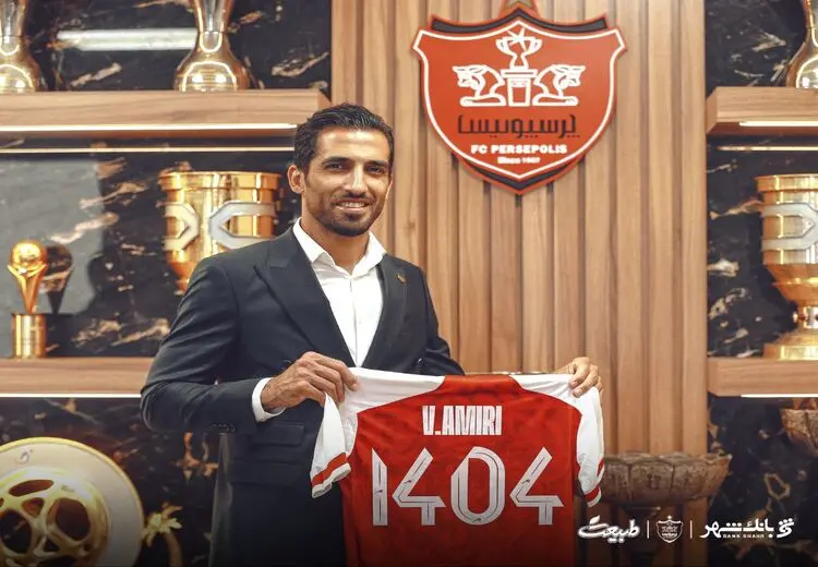 وحید امیری با پرسپولیس تمدید کرد