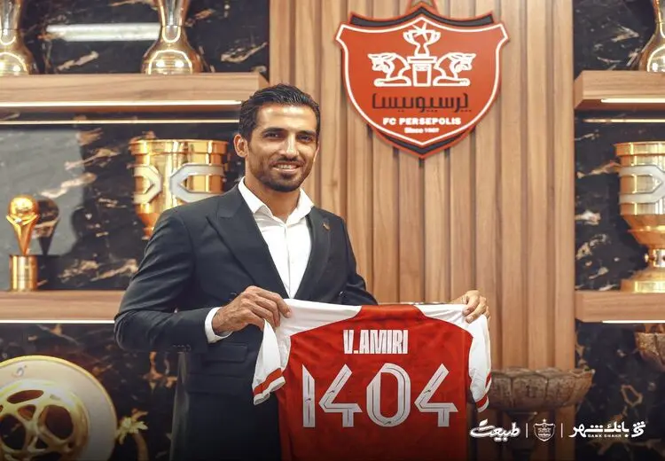 وحید امیری با پرسپولیس تمدید کرد