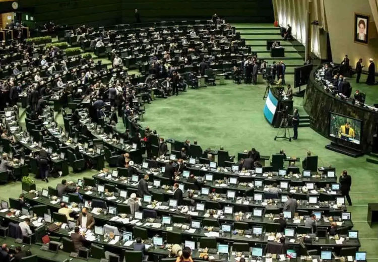 ارسال پیامک به نمایندگان مجلس؛ این بار علیه وزیر پیشنهادی اقتصاد
