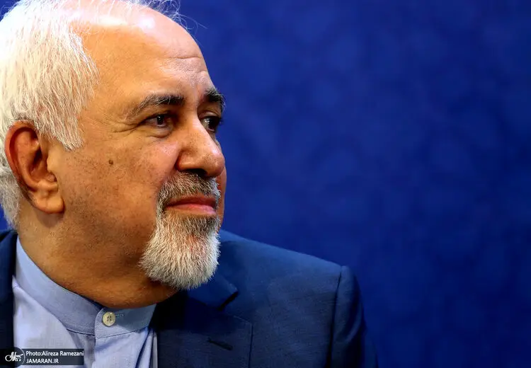حمله یک مداح به ظریف در شبکه افق: اگر کسی از هزینه دادن خسته شده، شمایید، نه مردم! + فیلم