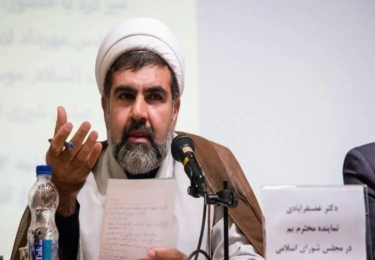 نماینده مجلس: بی‌حجاب‌ها را باید «نقره داغ» کرد