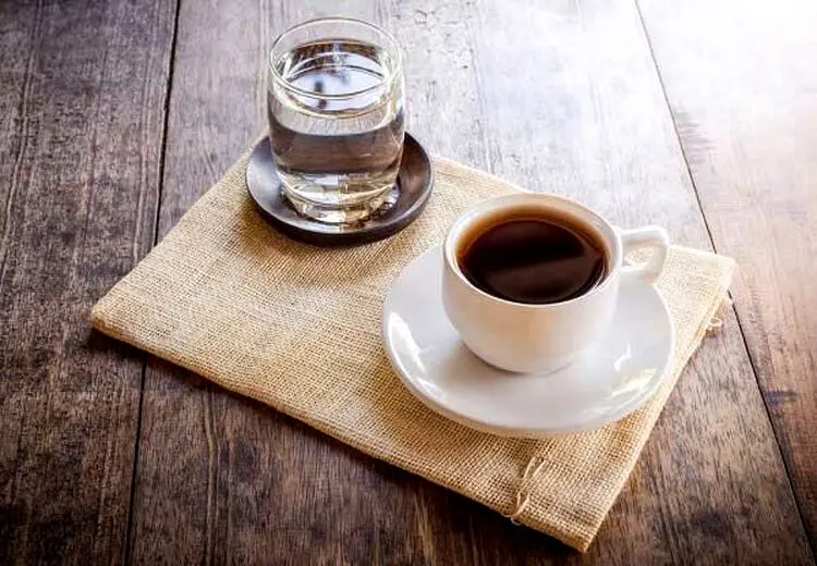 در طول روز مجاز به نوشیدن چند فنجان قهوه هستیم؟