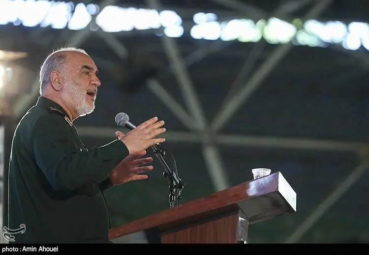 سردار سلامی: کسی که در فلان برجک و پاسگاه با شما می‌جنگد،دستور کار خود را از واشنگتن و نیویورک گرفته