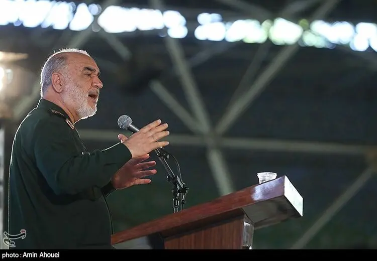 سردار سلامی: کسی که در فلان برجک و پاسگاه با شما می‌جنگد،دستور کار خود را از واشنگتن و نیویورک گرفته