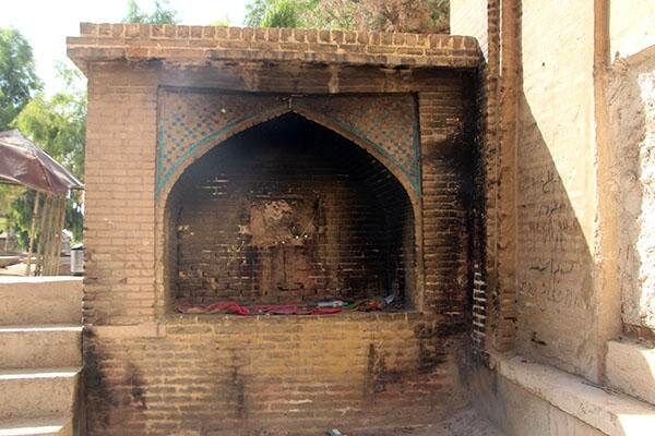 تعرض به گورستان هزار سالۀ شیراز