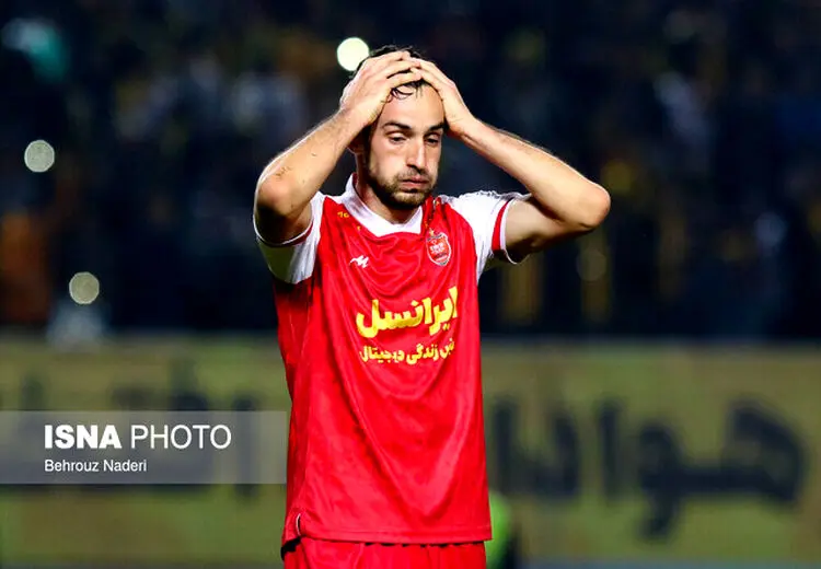 مدافع خارجی پرسپولیس: از همه عذرخواهی می‌کنم/ هیچوقت اینقدر ناامید نبودم