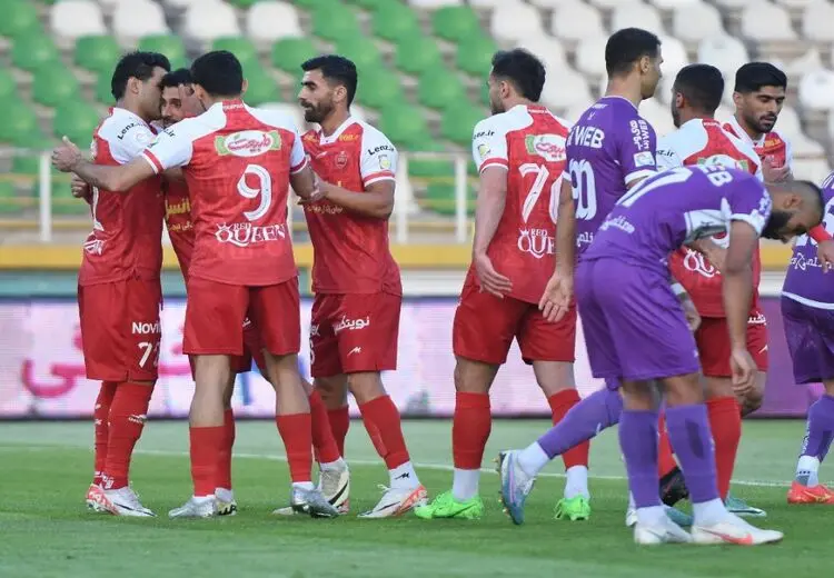 پرسپولیس صدرنشین شد