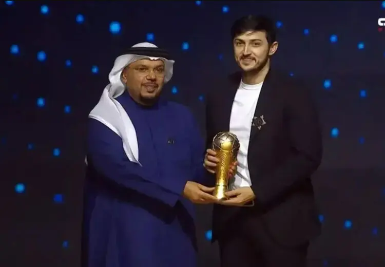 سردار آزمون برنده توپ طلای امارات شد + عکس