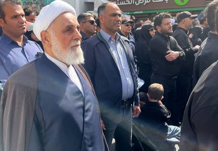 تصاویری از حضور مقامات و مسئولان در مراسم تشییع شهدای حمله اسراییل