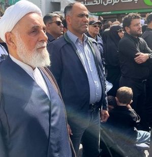 تصاویری از حضور مقامات و مسئولان در مراسم تشییع شهدای حمله اسراییل