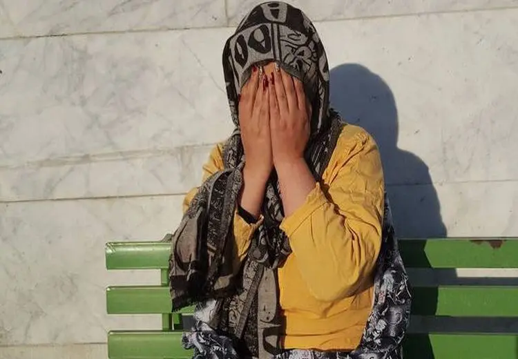 دستگیری زن مستخدم در شهرک غرب با 5 میلیارد تومان ارز 
