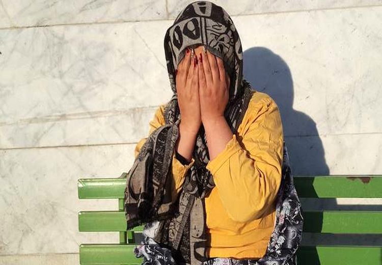 دستگیری زن مستخدم در شهرک غرب با 5 میلیارد تومان ارز 
