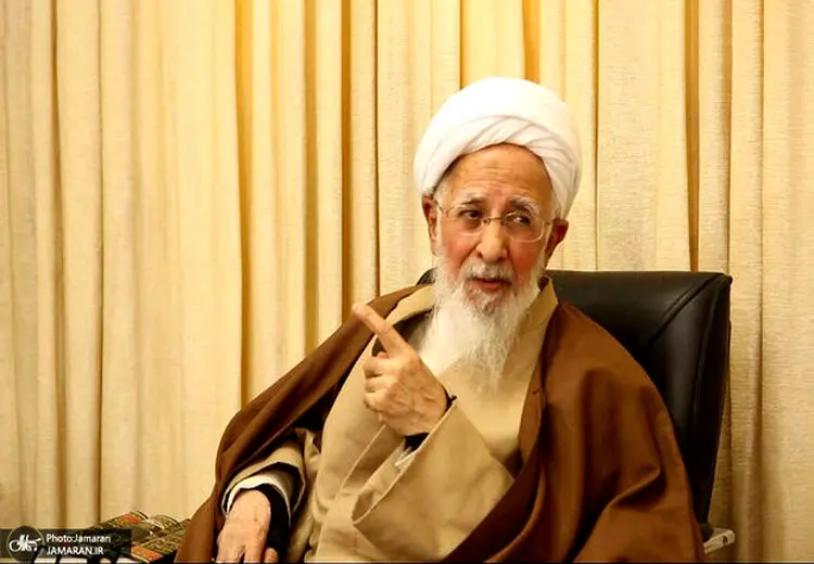 آیت‌الله جوادی آملی: سکوت کردن مصلحت نیست /زن کرامت و حرمت دارد