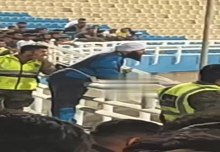 حضور جادوگر در بازی تراکتور و استقلال خوزستان!/ فیلم