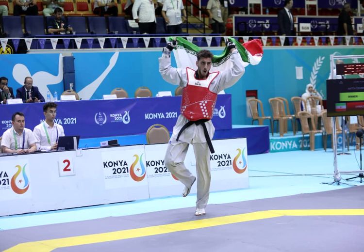 قهرمان تکواندوی ایران: از کار اخراج شدم و با حقوق شش میلیونی اردو، اقساط می‌دهم