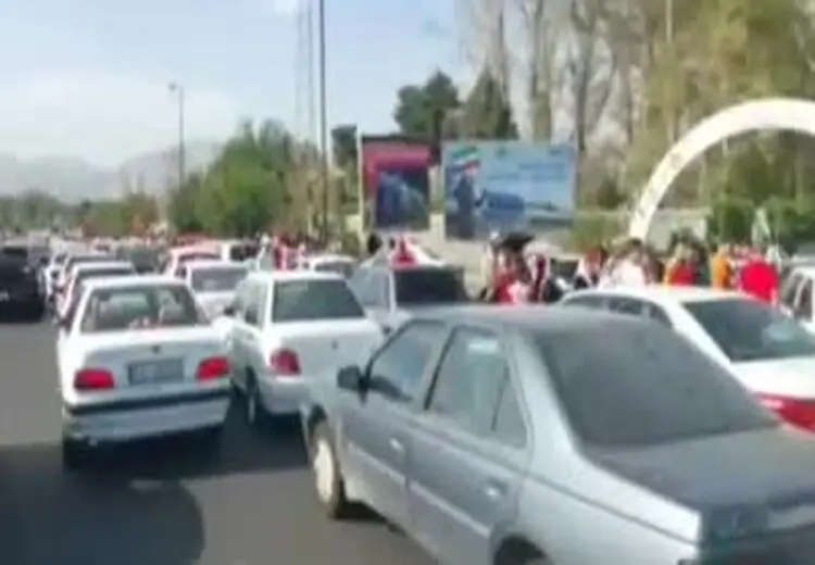 خیابان های منتهی به ورزشگاه آزادی قفل شد/ فیلم
