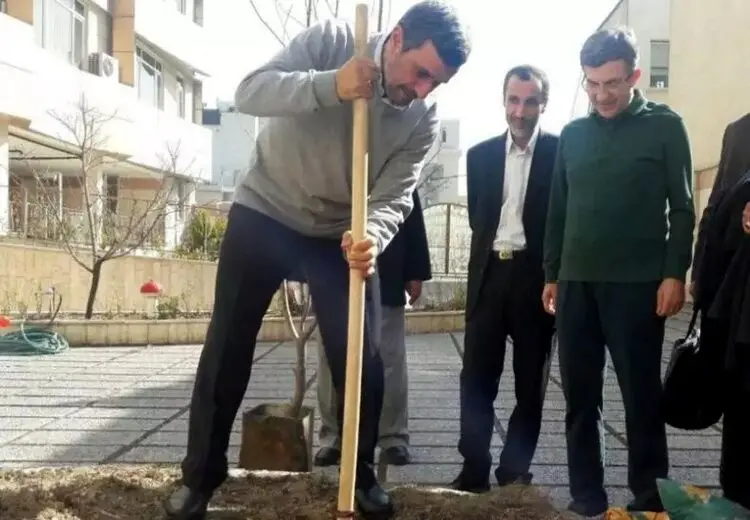 احمدی نژاد برای دیدن مشایی هر هفته به شمال می‌رود؛ دو بار هم به خانه بقایی در تهران!