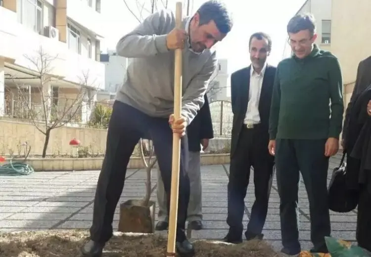 احمدی نژاد برای دیدن مشایی هر هفته به شمال می‌رود؛ دو بار هم به خانه بقایی در تهران!