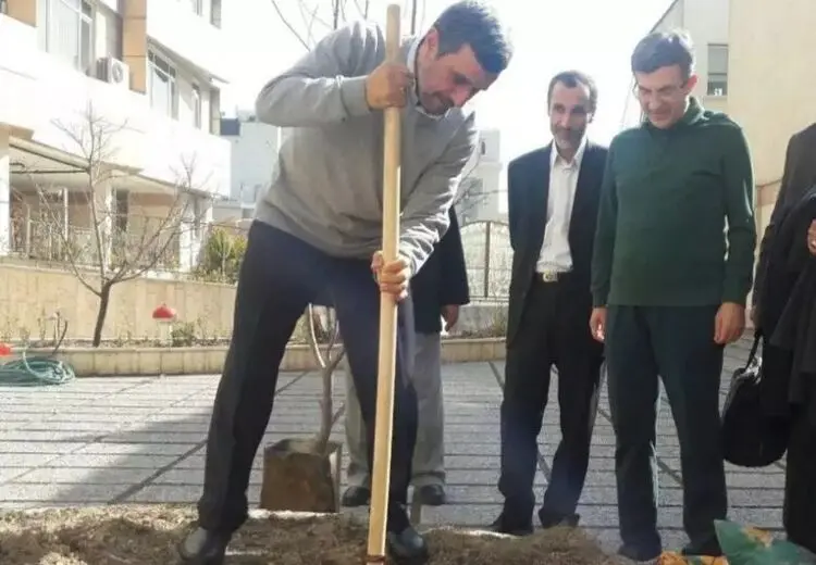 احمدی نژاد برای دیدن مشایی هر هفته به شمال می‌رود؛ دو بار هم به خانه بقایی در تهران!