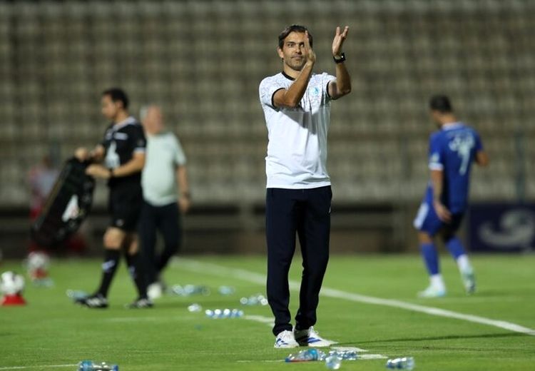 مربی استقلال با VAR هم پنالتی ۲۰۰ درصد ما را نگرفتند!