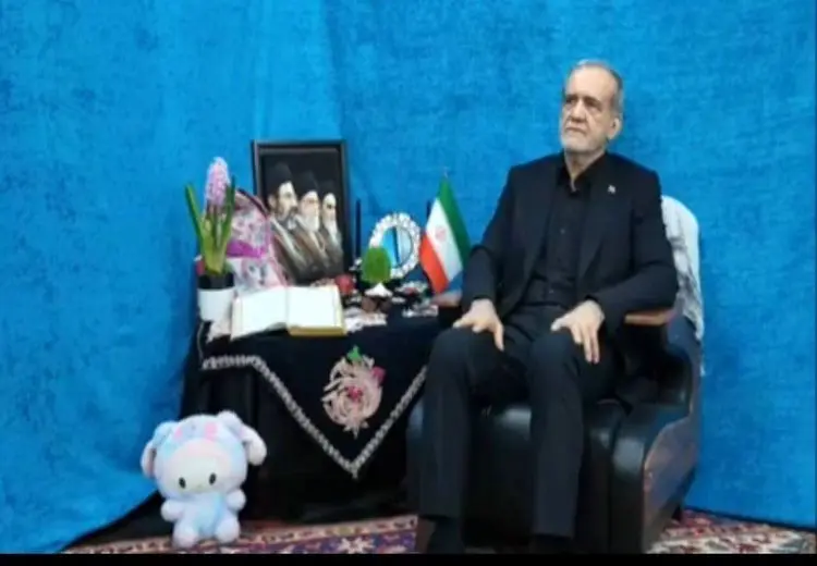 دکور متفاوت پزشکیان با یک کوله‌پشتی صورتی