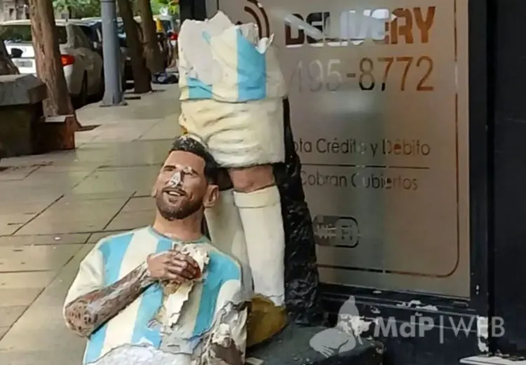 تخریب مجسمه لیونل مسی در شهر مار دل‌پلاتا