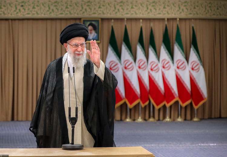 پیام رهبر انقلاب به رییس جمهور منتخب: به افق‌های بلند و روشن چشم بدوزید 